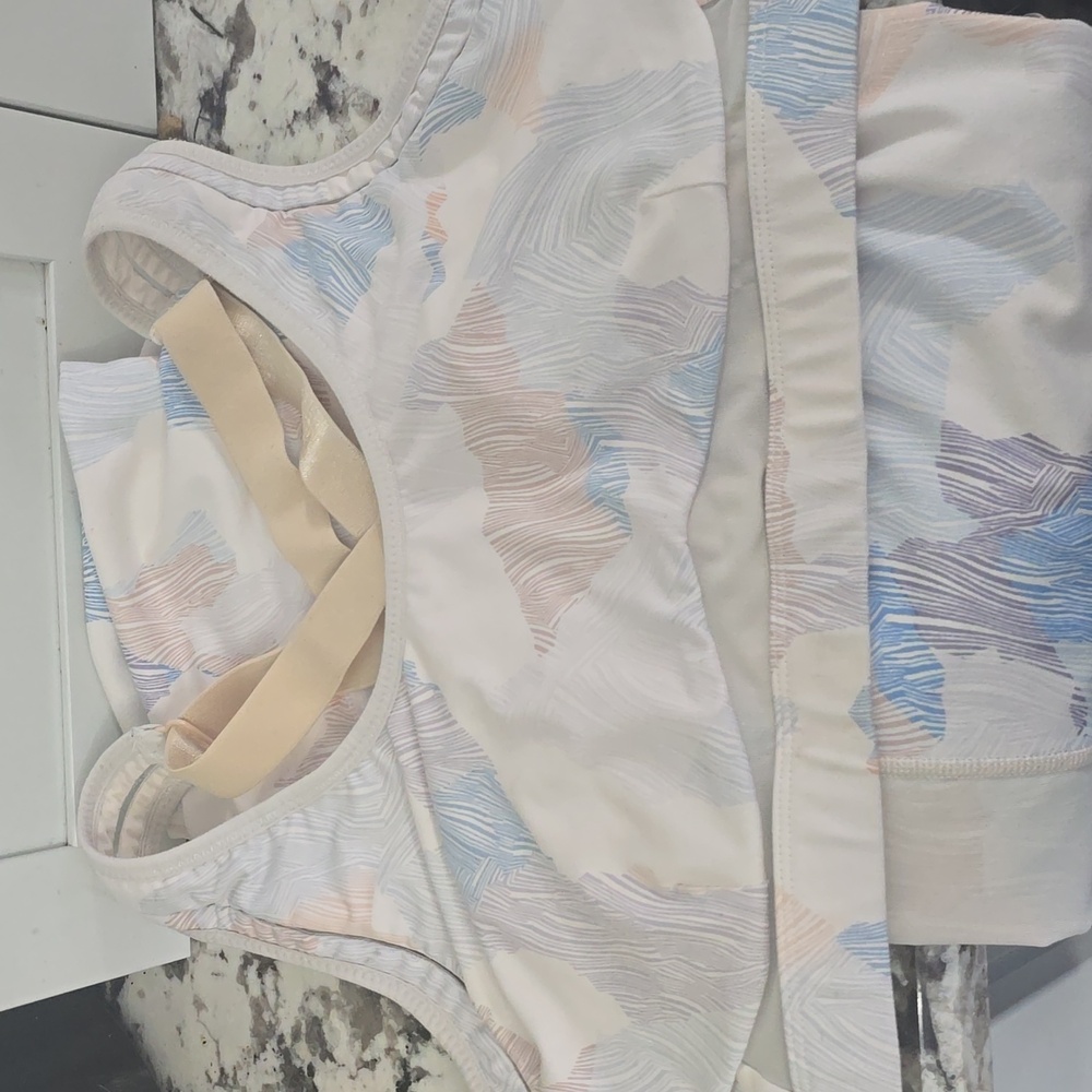 Fabletics Pastel Activewear Set Cropped Leggings With Pockets